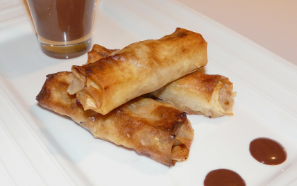 Nems pommes-bananes, coulis de chocolat chaud. - Photo par arnold5