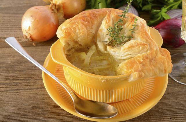 Soupe à l'oignon et son feuilleté au fromage - Photo par Chef Christophe