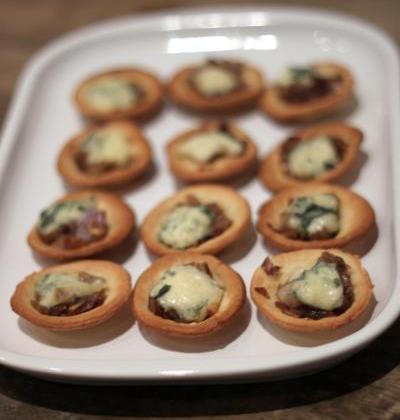 Mini tartelettes échalotes roquefort - Photo par Recettes Mères Filles
