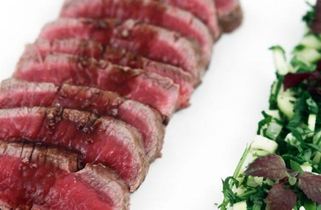Tataki 'Minute' d'agneau marinade de pomme/concombre aux herbes - Photo par uncuisq