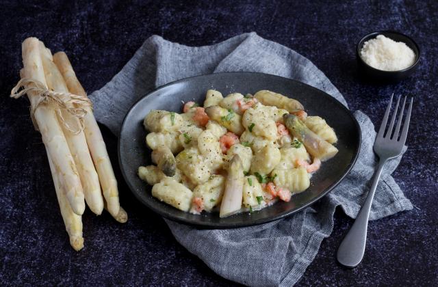 Gnocchi de pommes de terre à la crème d'asperges des Sables des Landes IGP et crevettes - Photo par Silvia Santucci