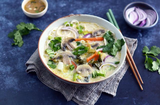 Soupe Thaï aux légumes - Photo par Nadia Paprikas