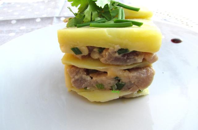 Tartare de thon en mille-feuiles de pommes de terre - Photo par Épicétout