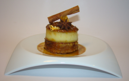 Pomme rôtie à la confiture de lait et fruits secs, sur un pain d'épices perdu au parfum de mandarine - Photo par Sandrine Baumann