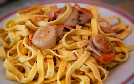 Saint-Jacques flambées au saumon fumé - Photo par 750g