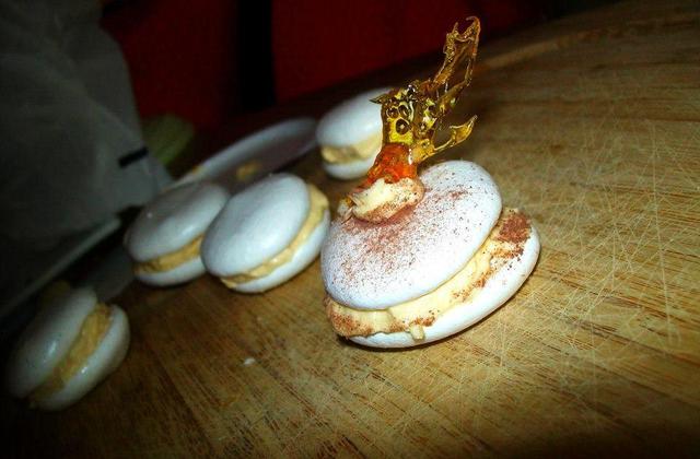 Meringue fourrée à la crème au beurre saveur vanille - Photo par nanoubAb