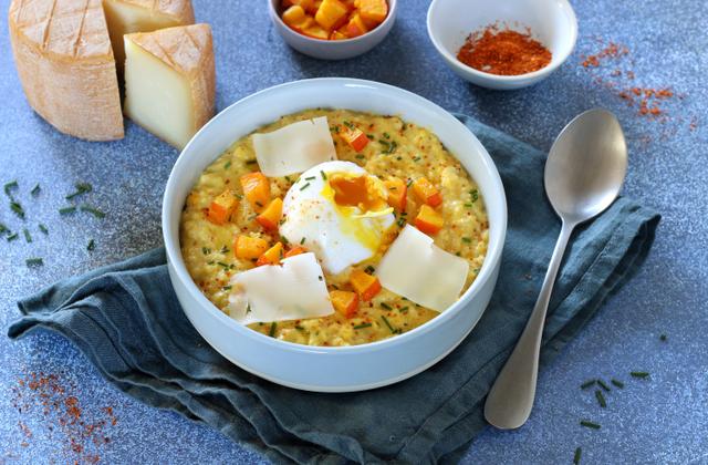 Porridge salé au potimarron rôti, fromage Pur Brebis Pyrénées et oeuf poché - Photo par Silvia Santucci