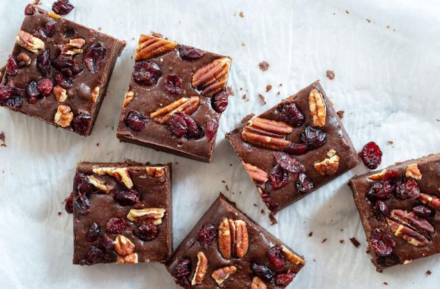 Brownie fudgy aux noix de pécan et cranberries - Photo par 750g