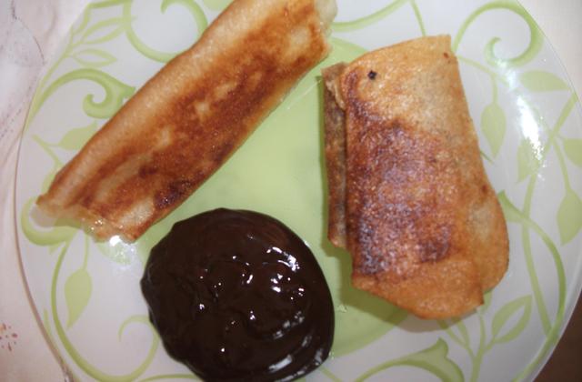 Nems à la banane et sauce chocolat - Photo par gaellelecolo43