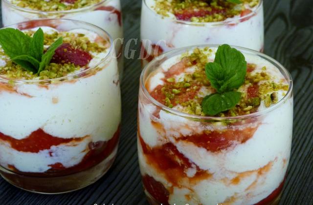 Verrine de fraises au mascarpone vanillé et à la liqueur de framboises - Photo par Carmen