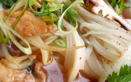 Soupe de porc et de nouilles comme à Pékin - Photo par dorian_nieto