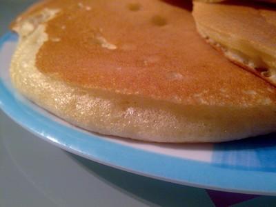 Pancakes légers aromatisés aux fruits rouges - Photo par moum00