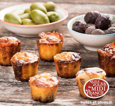 Cannelés au chorizo, comté et olives - Photo par Gislain Lefranc
