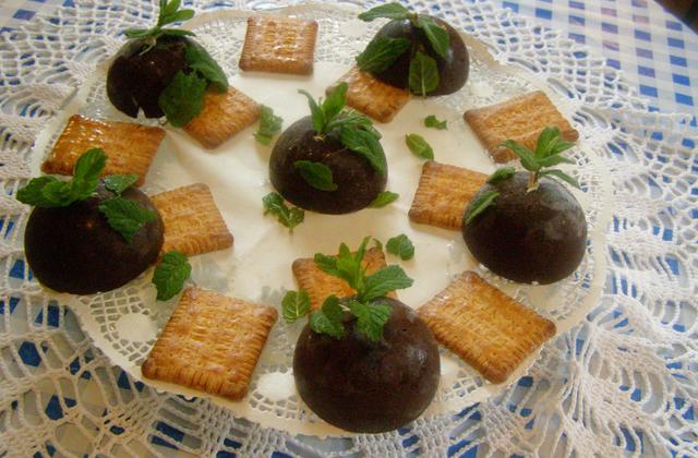 Dômes au chocolat et sorbet au citron - Photo par findv
