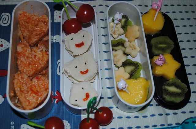 Poulet basquaise, salade de fruits et toast st morêt jambon - karenab
