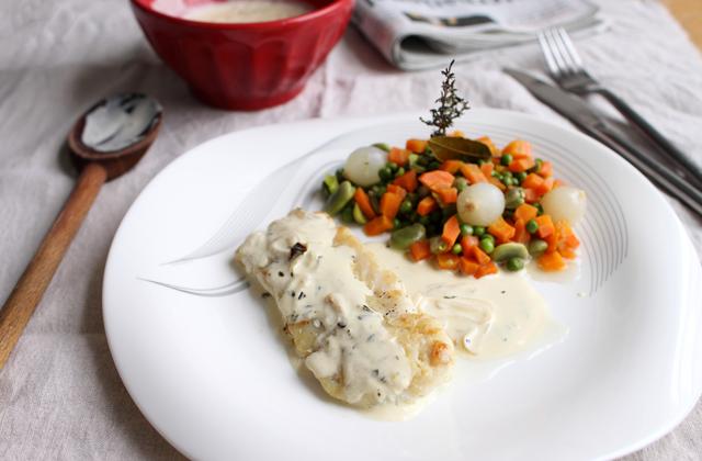 Filet de colin, jardinière printanière, sauce moutarde à l'estragon - Photo par Amora