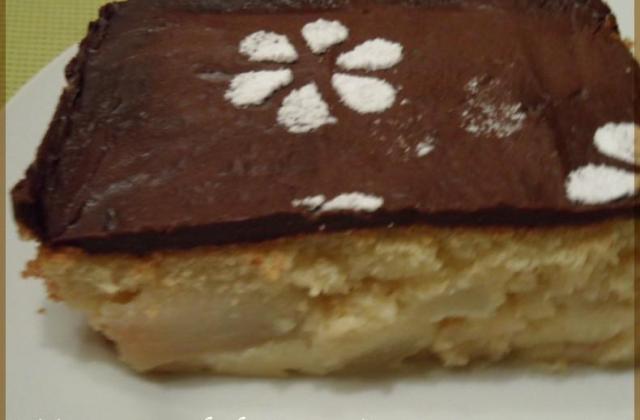 Gâteau moelleux de poires et ganache au chocolat noir - Photo par Carmen