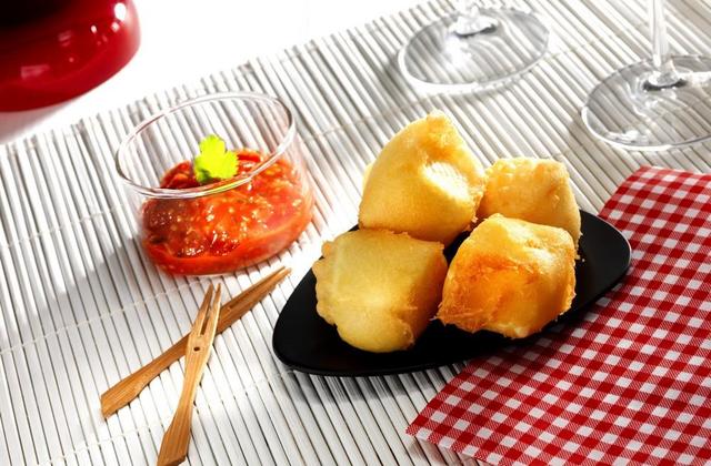 Croquettes de Brie Le Rustique au chutney de tomates cerises - Photo par Quiveutdufromage.com