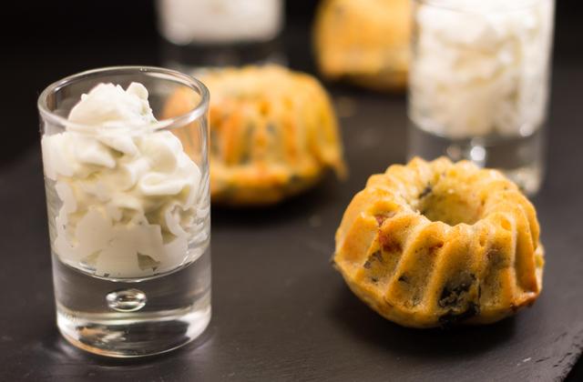Mini kouglof escargots tomates séchées et chantilly au roquefort - Photo par christophe thermostat7.fr