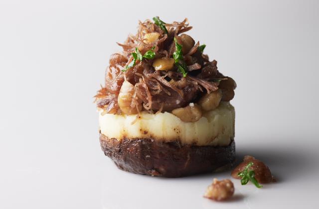 Parmentier de châtaignes, canard confit et piment d'Espelette - Photo par Sabaton