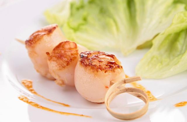 Noix de Saint-Jacques au vinaigre balsamique et à la crème - Photo par dominiiMz