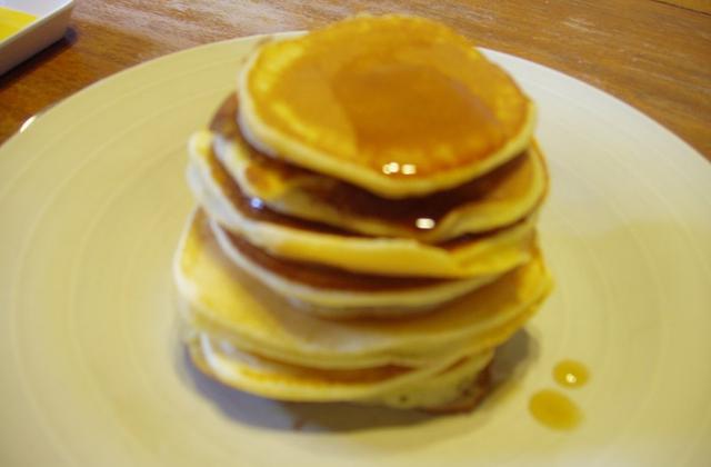 Pancakes au beurre et au miel - Photo par nanome