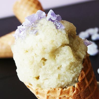 Sorbet aubergine et éclats de violette - Photo par griottU