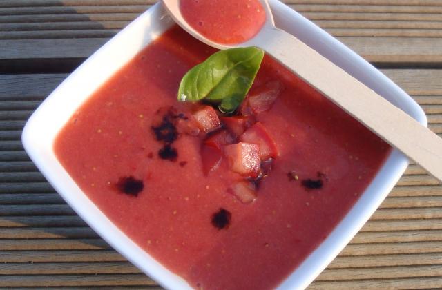 Soupe de fraise et tomate au vinaigre balsamique - lagrio