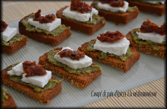 Canapé de pain d'épices à la méditerranéenne - Photo par isajur