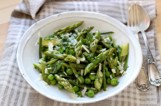 Salade de légumes primeur au parmesan et aux herbes fraiches - Photo par Silvia Santucci