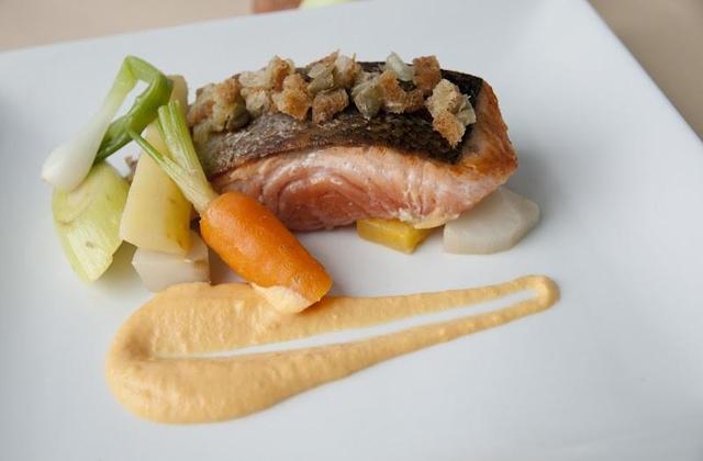 Pavé de saumon de Norvège à l'unilatérale, grenobloise et crème de courge - Photo par Norge