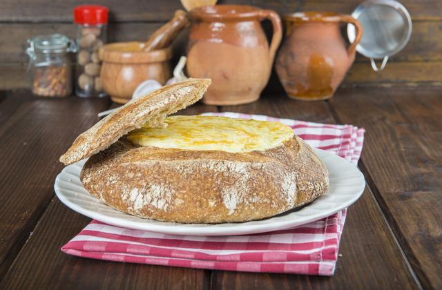 Fondue de camembert dans un pain - Photo par 750g