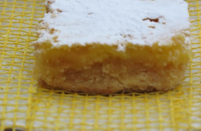 Petits carrés au citron - Photo par Chocociframboise