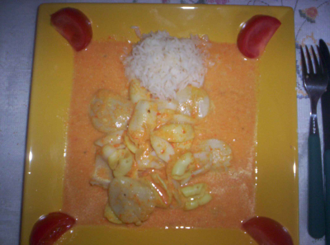 Saint-Jacques et calamars nageant en Mer Rouge - Photo par sab