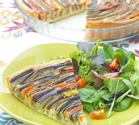 Tarte-spirale provençale aux légumes d'été - Photo par Amora