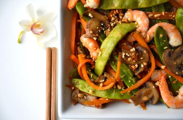 Wok de légumes croquants et crevettes à l'asiatique saveur cacahuète - Photo par Les recettes de Juliette