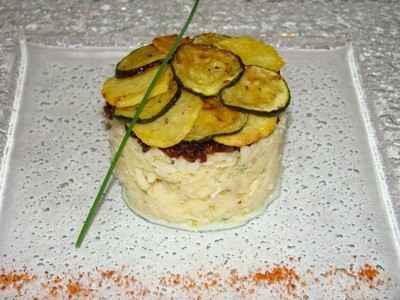Chaud-froid de brandade de morue, tomates séchées, courgette et pomme de terre au piment d'Espelette - Photo par Sandrine Baumann