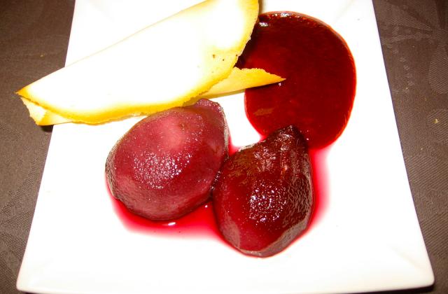 Poires au vin rouge et crème de cassis - Photo par Capipiou
