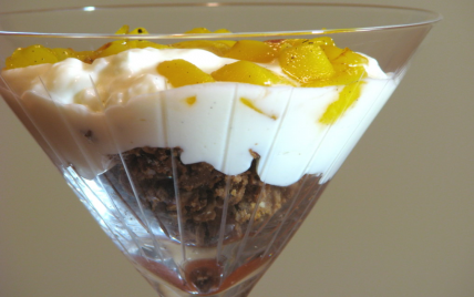 Panna cotta cardamome, croustillant praliné et sa poêlée de mangue`à l'érable - l&#39;Amoureuse des desserts