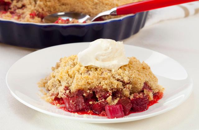 Crumble fraise et Rhubarbe - Photo par Mel's way of life