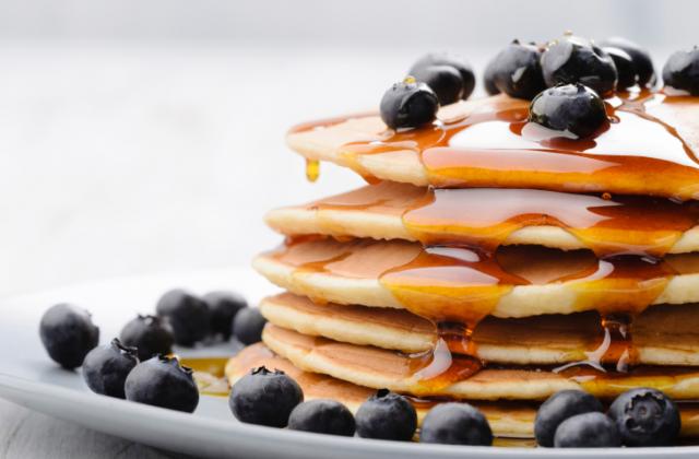 BRUNCH : Pancakes aux myrtilles et 10 autres recettes à seulement 3 ingrédients  - 750g