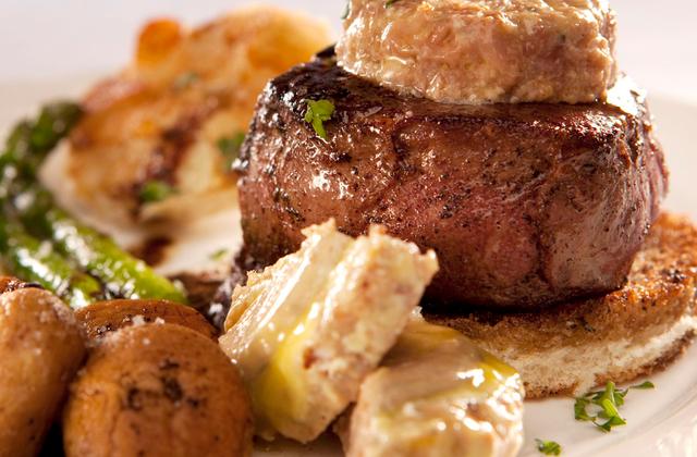 Automne en fête, tournedos Rossini poêlée de champignons frais - Photo par damswa