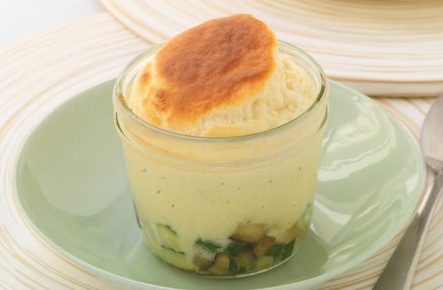 Soufflé au Boursin cuisine échalotes & ciboulette et petits légumes - Boursin® Cuisine