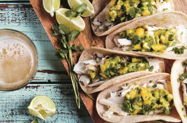 Tacos au poisson et salsa de mangue à l'avocat - Photo par Alan Weiner