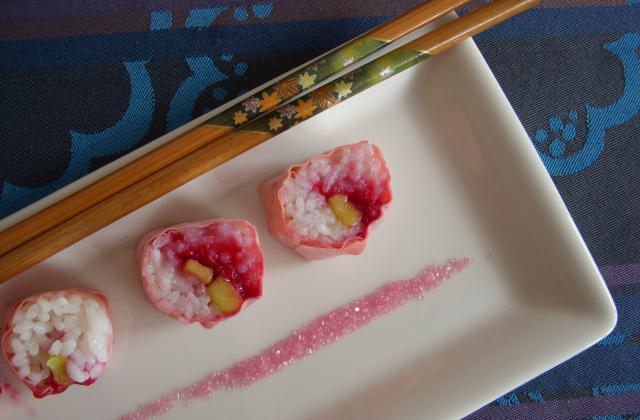 Sushi sucré framboise et pâte d'amande - Photo par elisev