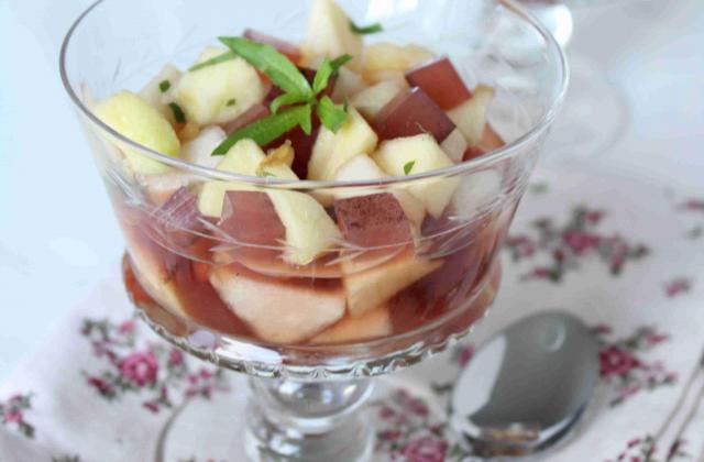 Salade de fruits frais, gelée de vin rosé vanillée, sirop au vin rosé-verveine citronnelle - Photo par misyl4