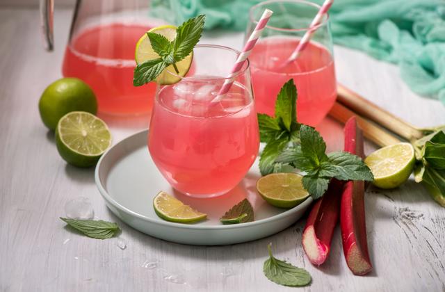 Boisson à la rhubarbe façon citronnade - Photo par 750g