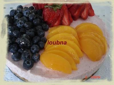 bavarois aux fraises sur fond de biscuit - Photo par lamrak