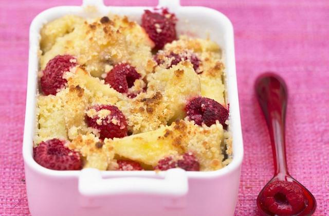 Crumble aux framboises et aux poires - Photo par St Mamet
