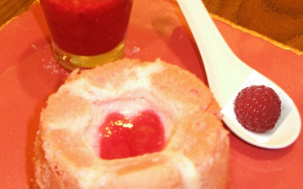 Charlotte légère aux litchis et sorbet à la framboise - Photo par valseo